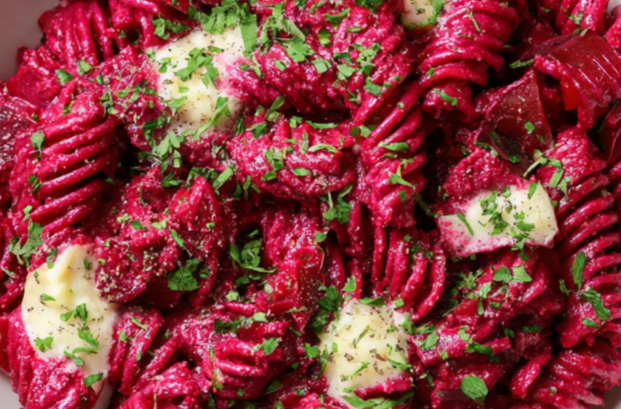🍝 Pâtes crémeuses à la betterave (sauce rose naturelle)